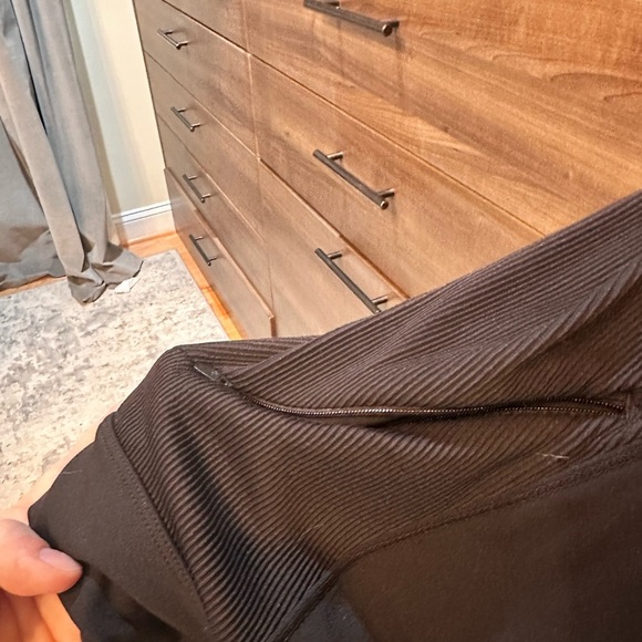 Descente ladies zip up sweatshirt size large - Picture 6 of 6